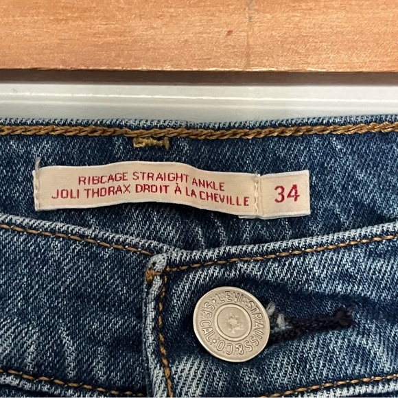 Levi's Ribcage Straight Cropped Frayed Hem Jeans - Picture 5 of 6